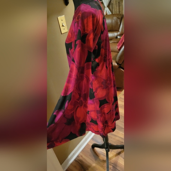 MSK Knee Length Bell Sleeve Floral Dress - Picture 5 of 8